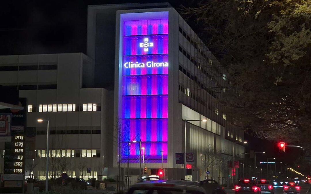 Clinique Girona, une façade vivante et adaptable