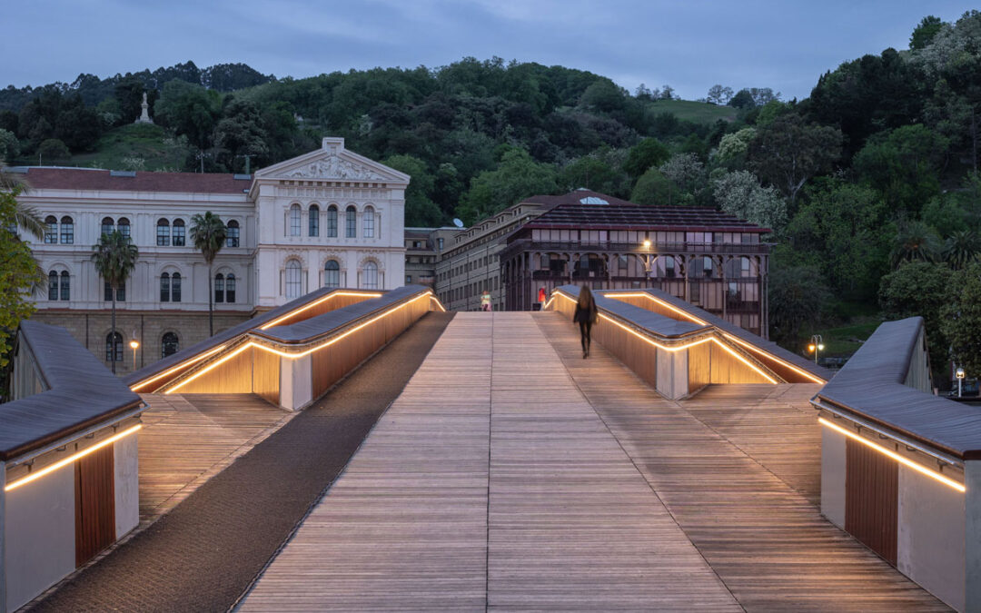 Integrar iluminación lineal en espacios urbanos, Lluria