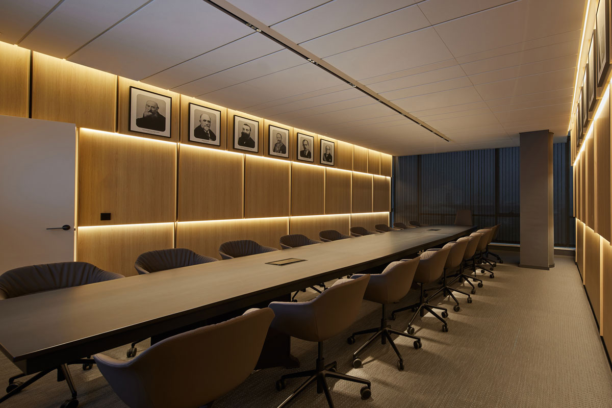 Iluminación lineal oficinas, iluminación oficinas contemporáneas, tiras LED, Lluria