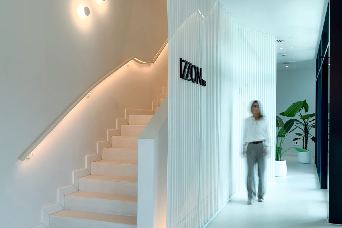 Iluminación lineal oficinas, iluminación oficinas contemporáneas, tiras LED, Lluria