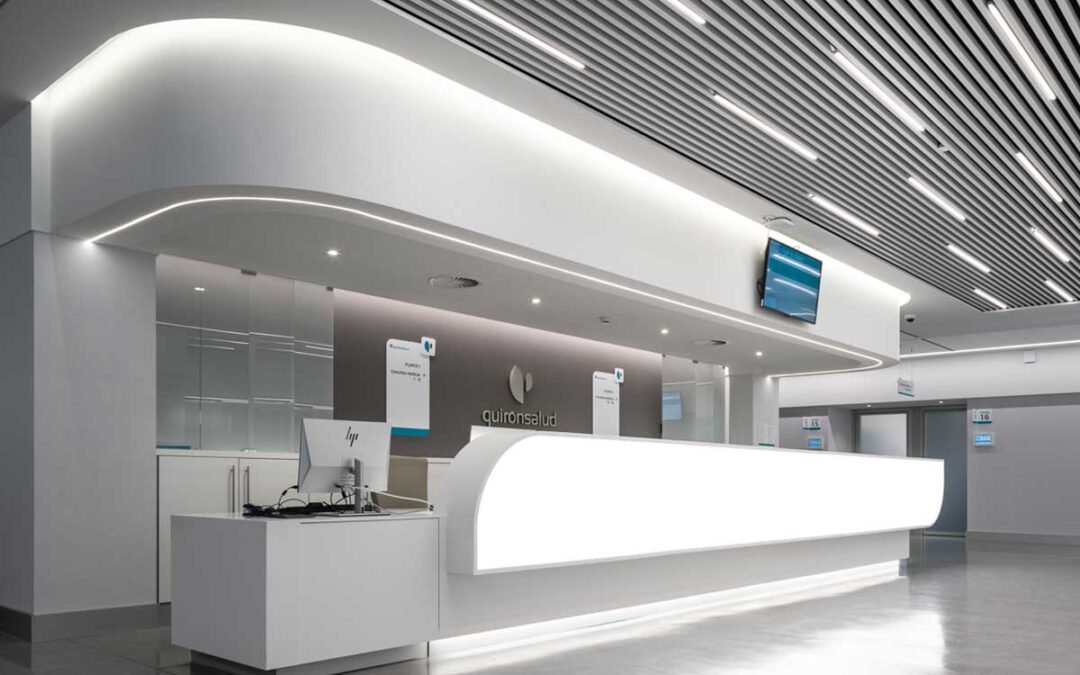 Hospital Quirón Salud Marbella, luz de diseño para un centro de alta tecnología